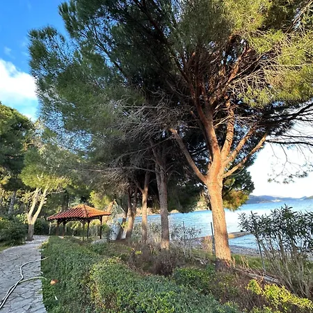 Fokiotrypa Seaside Retreat Villa